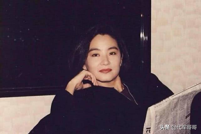 文笔功夫很厉害的女星，伊能静第六，徐静蕾第二，刘若英排第几？