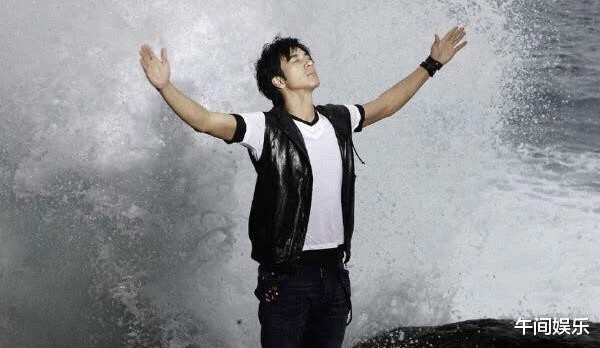 王力宏给儿子取名只有五笔， 没有一笔是弯的，