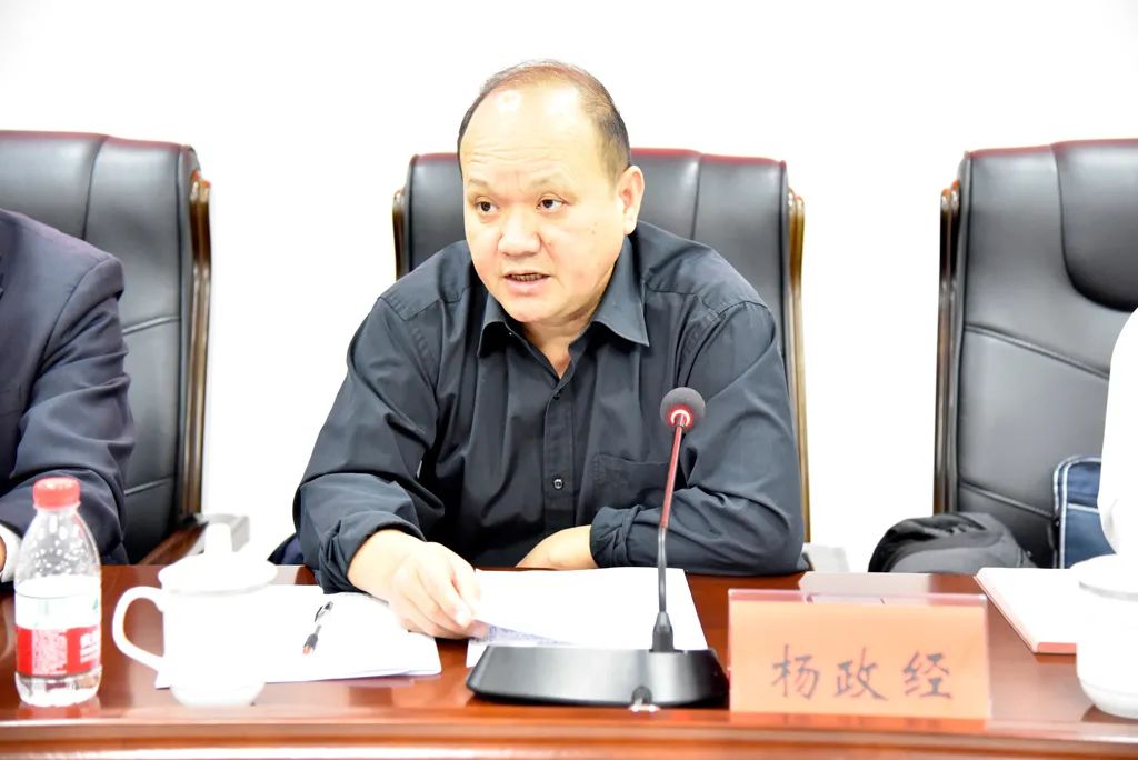 新晃人大专题询问小区物业管理工作