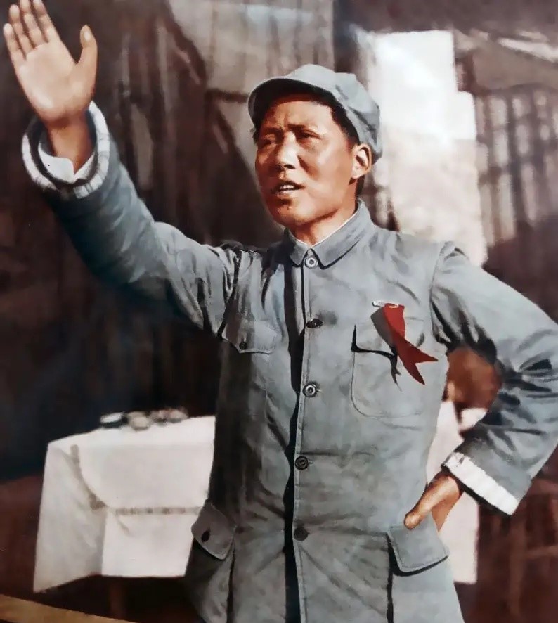 毛泽东面对敌人30万大军，却下令红军原地睡觉3天！有何妙计？