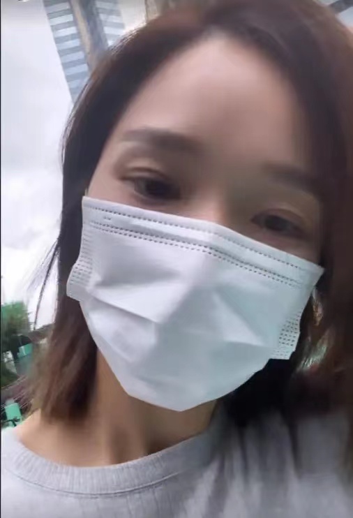 李亚男带大女儿坐旋转木马，互动温馨有爱，和王祖蓝同台合唱超甜