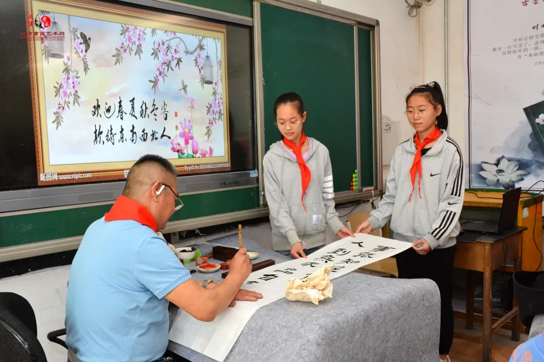 “天津书画艺术基地书画家送文化进校园”走进安次区神宇小学