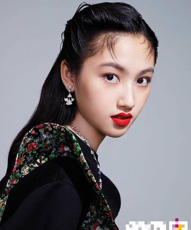 任達華16歲女兒曝光！ 穿緊身褲秀逆天超模腿，顏值逆襲星味十足