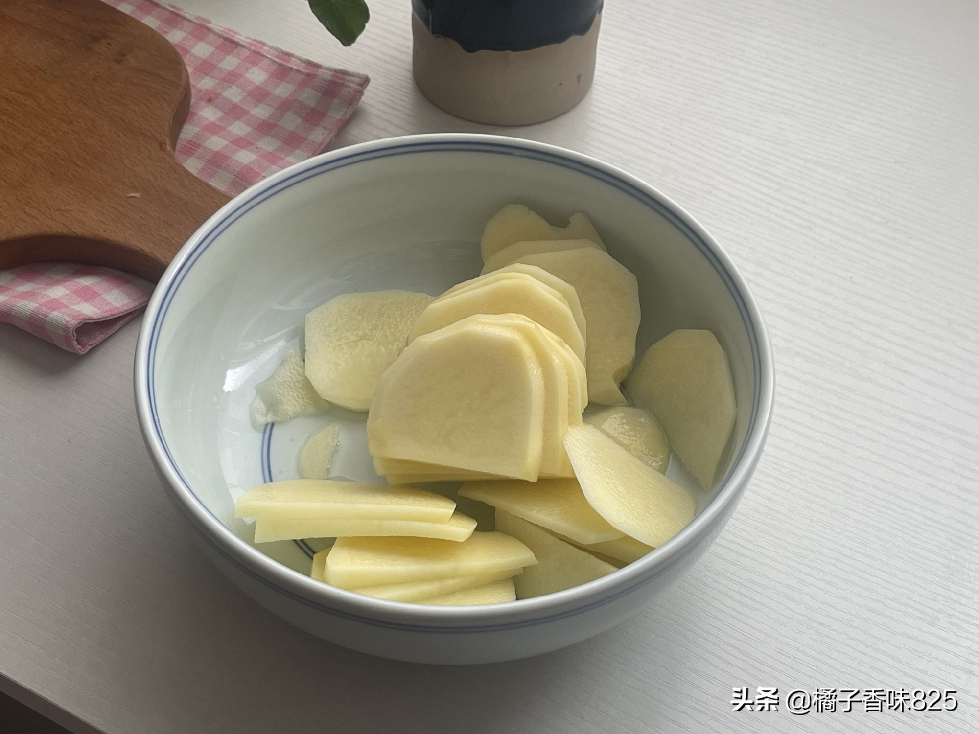 土豆新做法，香辣酸爽软糯劲道特开胃，比凉皮还好吃，适合夏天吃