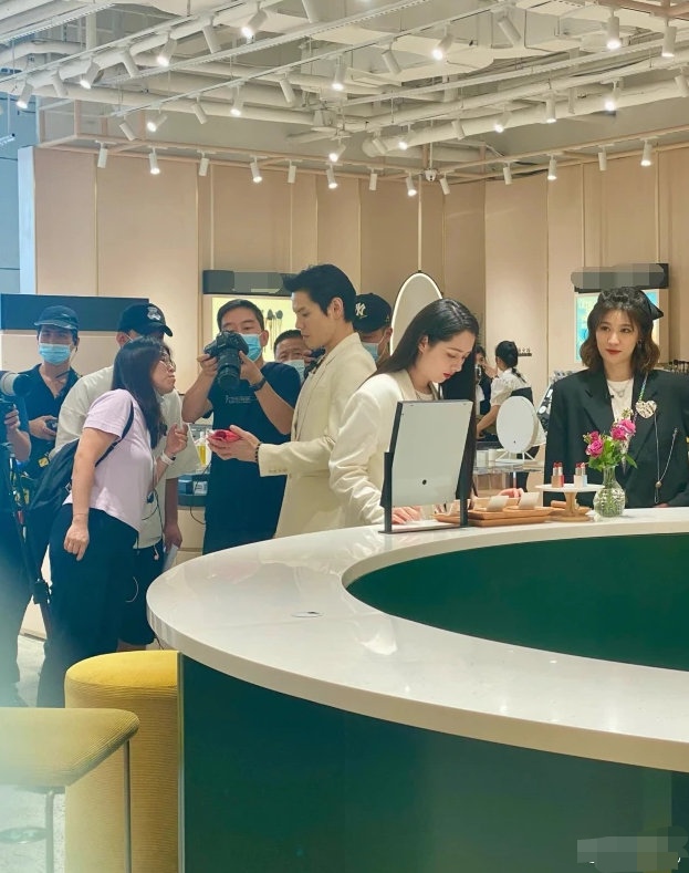 向佐郭碧婷被偶遇，郭碧婷发福好富态，网友：婆家养得太好了