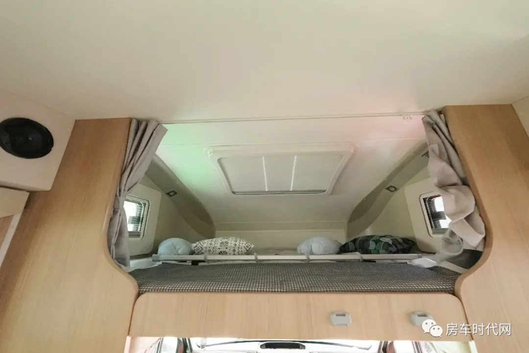 宇通C630 高颜值 真品质 进口依维柯底盘 精品双拓展