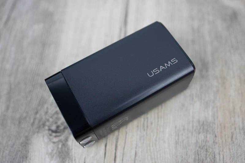 新氮化镓充电器65W极速体验，网友：小米10半小时充满电了