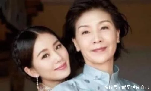 比吴奇隆大2岁的丈母娘长啥样？看到照片，这声妈咋叫出口？