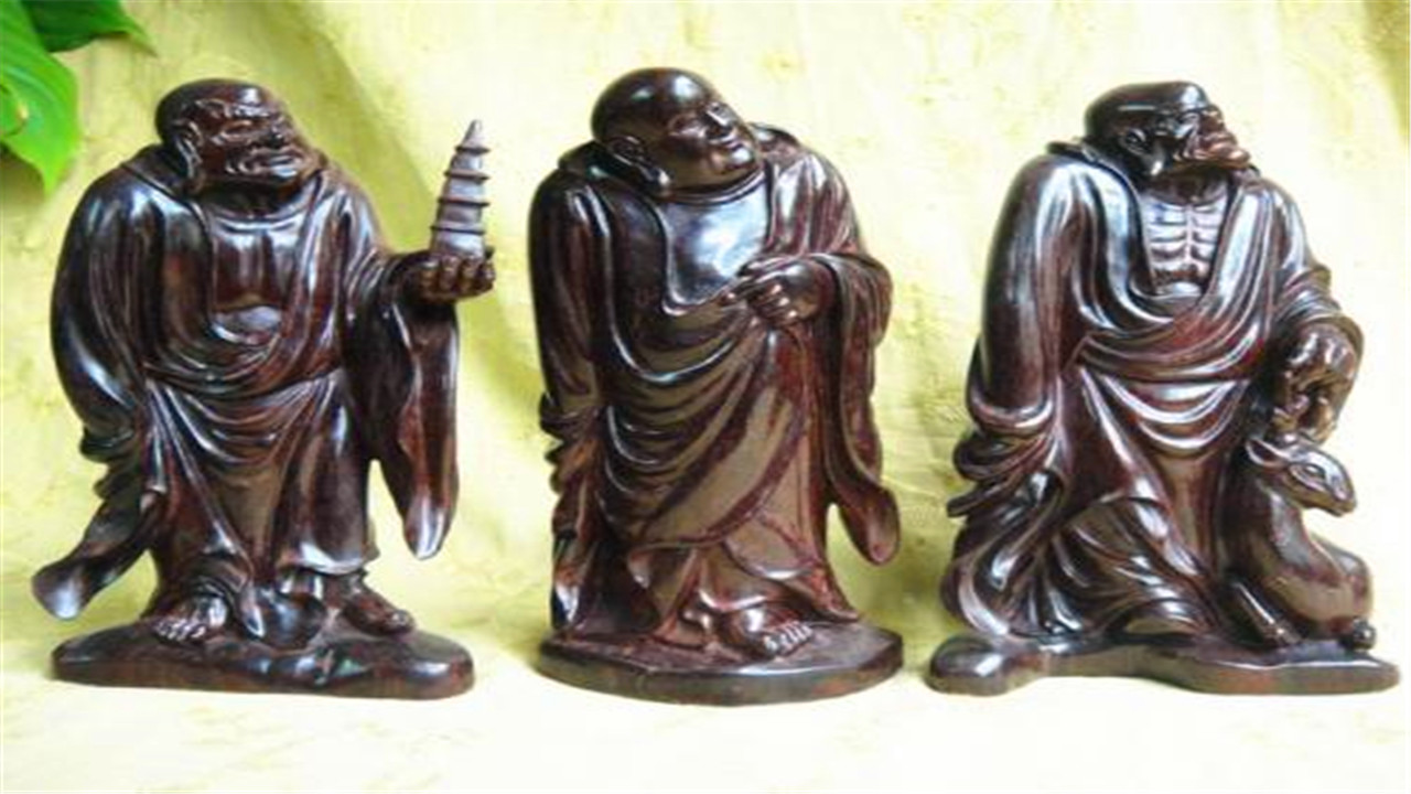 师傅用乌木雕出500罗汉，有人出价百万却毁约，再也卖不出了