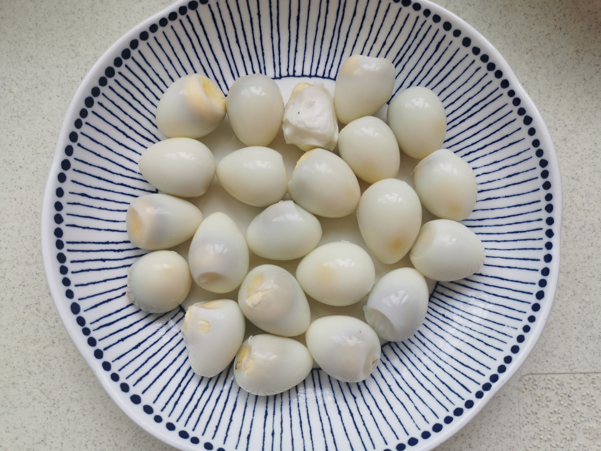 鹌鹑蛋扔进锅里，不加水，不放啤酒，鲜香入味，比鸡蛋更有营养