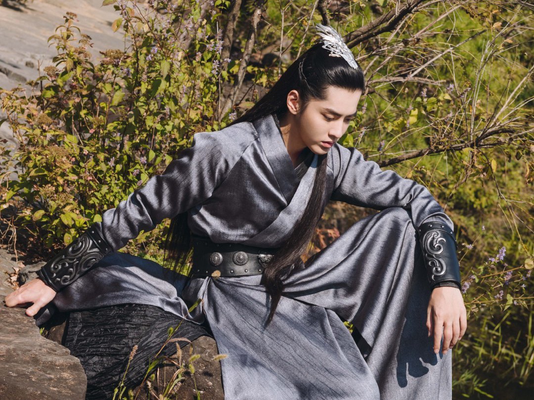 青簪行双人海报释出，吴亦凡杨紫组CP，吴亦凡会扭转演技口碑吗？