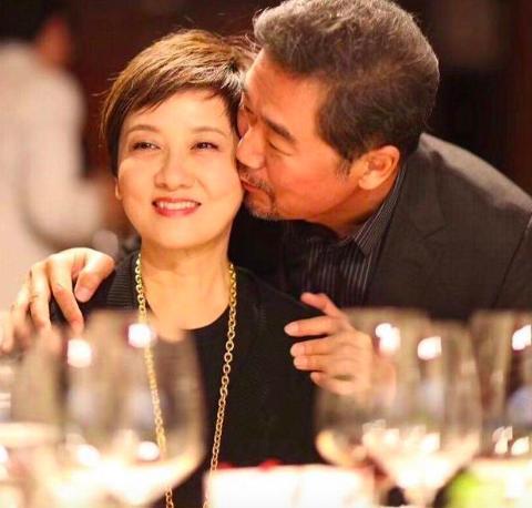张国立因儿子吸毒，被推到风口浪尖，妻子邓婕