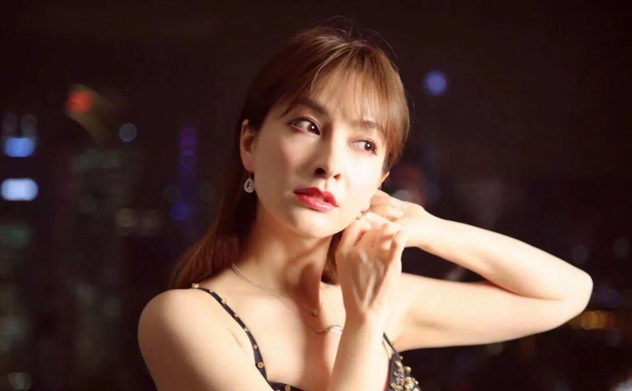吴昕翻车事件告诉我们：别把粉丝当韭菜，强割是要付出代价的