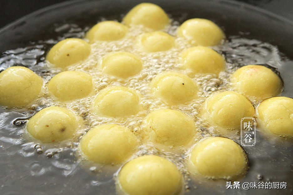 過年必備的炸丸子，家家都能做，不用一滴水，香甜軟糯倍儿好吃