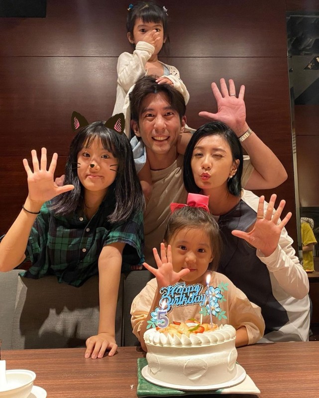 賈靜雯與長女開心合影似姐妹，15歲梧桐妹變美少女，身材超標致