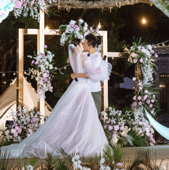 网友咒骂林峯女儿“早死早超生”，张馨月忍无可忍怒斥对方不是人