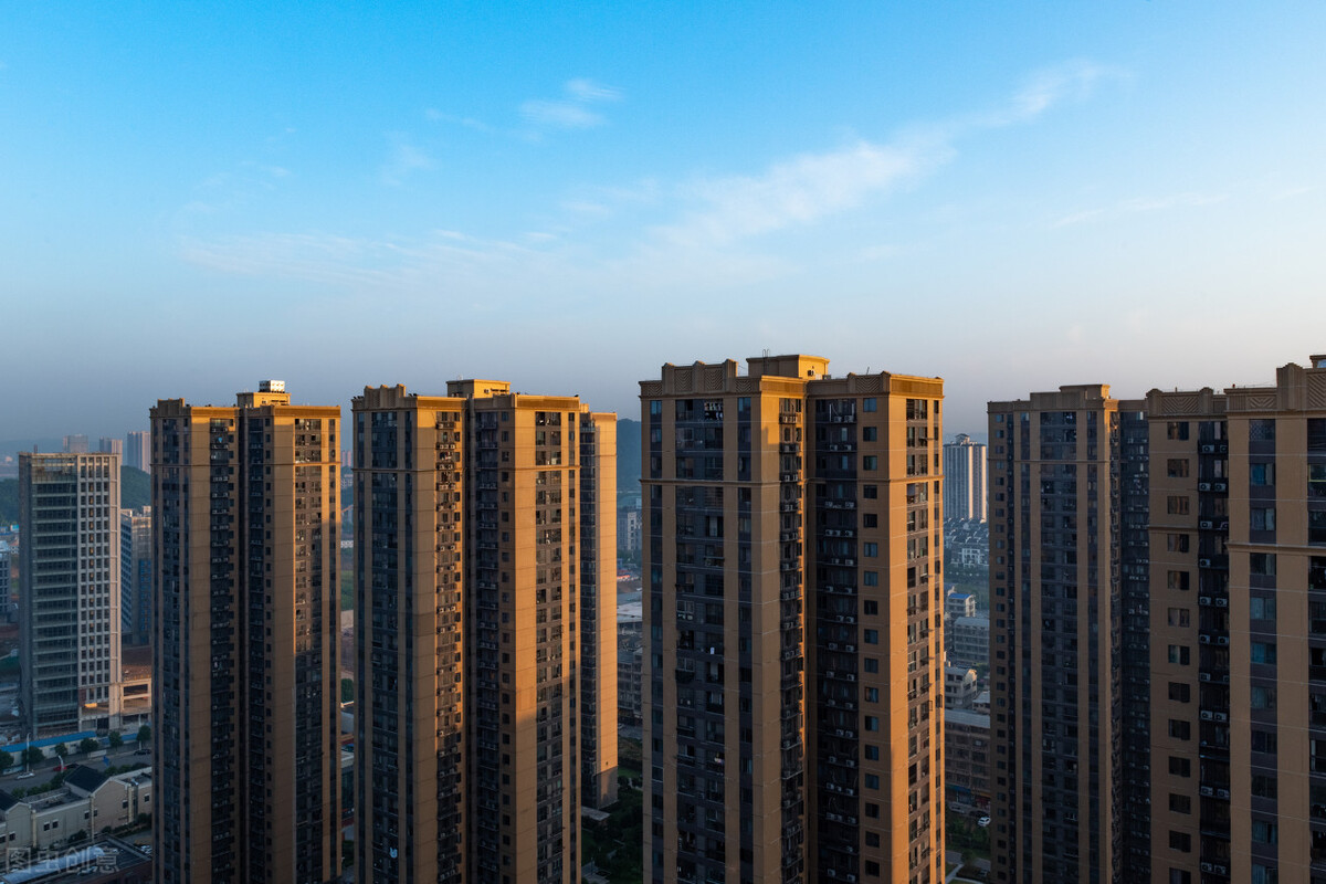 新生人口数量“断崖式”下跌，单身群体高达2.4亿？两个原因表明