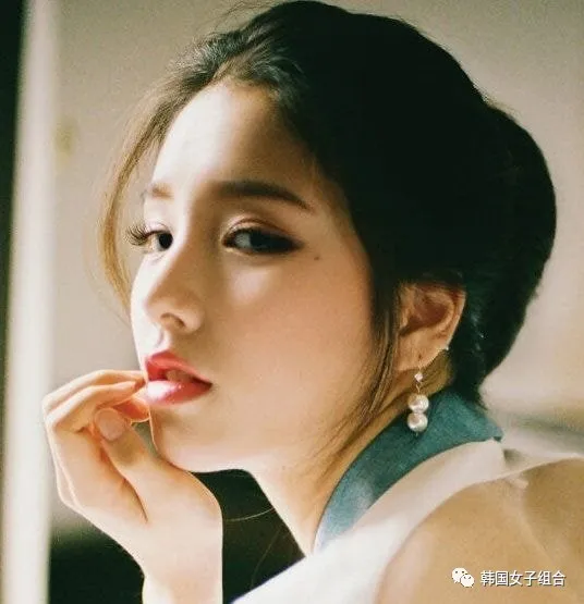 真的是小狗狗本人的这位女团爱豆,和小时候一模一样地长大了
