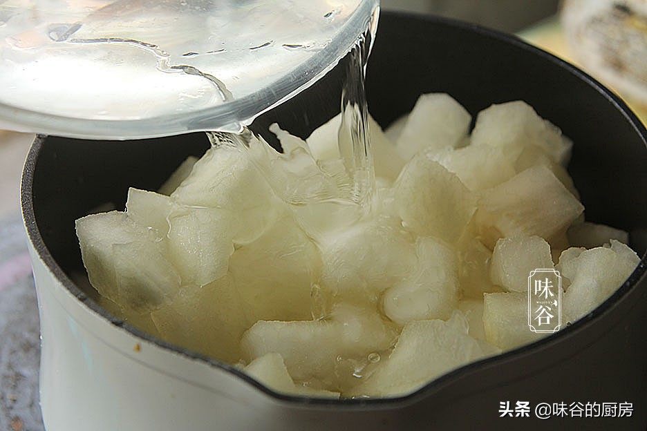 柚子皮是好寶貝，別再扔掉了，做成小零食清香甘甜，全家都愛吃