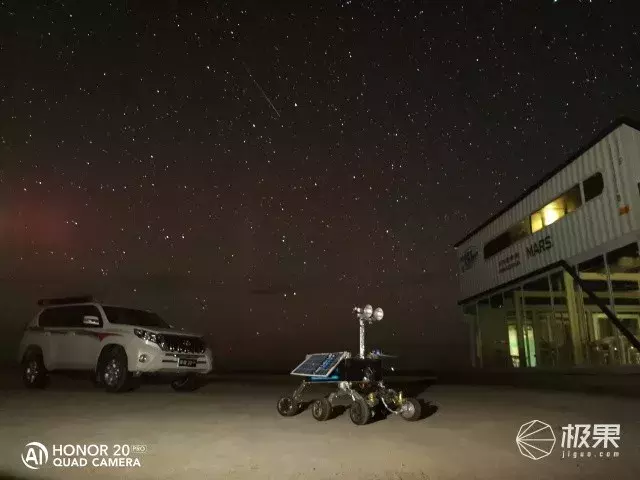 手机夜拍能有多强？为刷爆票圈我们去拍了趟“火星”