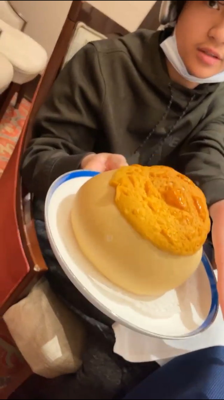 張柏芝大兒子罕見露臉，13歲Lucas稚氣褪去變成熟，很像謝霆鋒