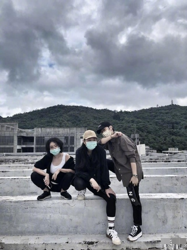 小S與大女兒合照，擔心被艷壓耍小心機，配文疑暗示要參加浪姐？