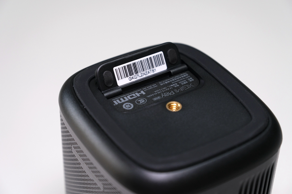 极米Play超悦版投影仪，内置大容量电池，解决户外使用的痛点