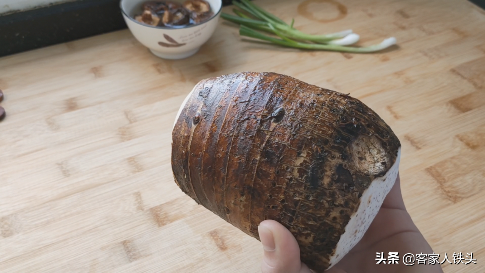 客家人愛吃的油豆腐，加1個香芋一起做，鹹香粉糯，咬一口滿嘴香