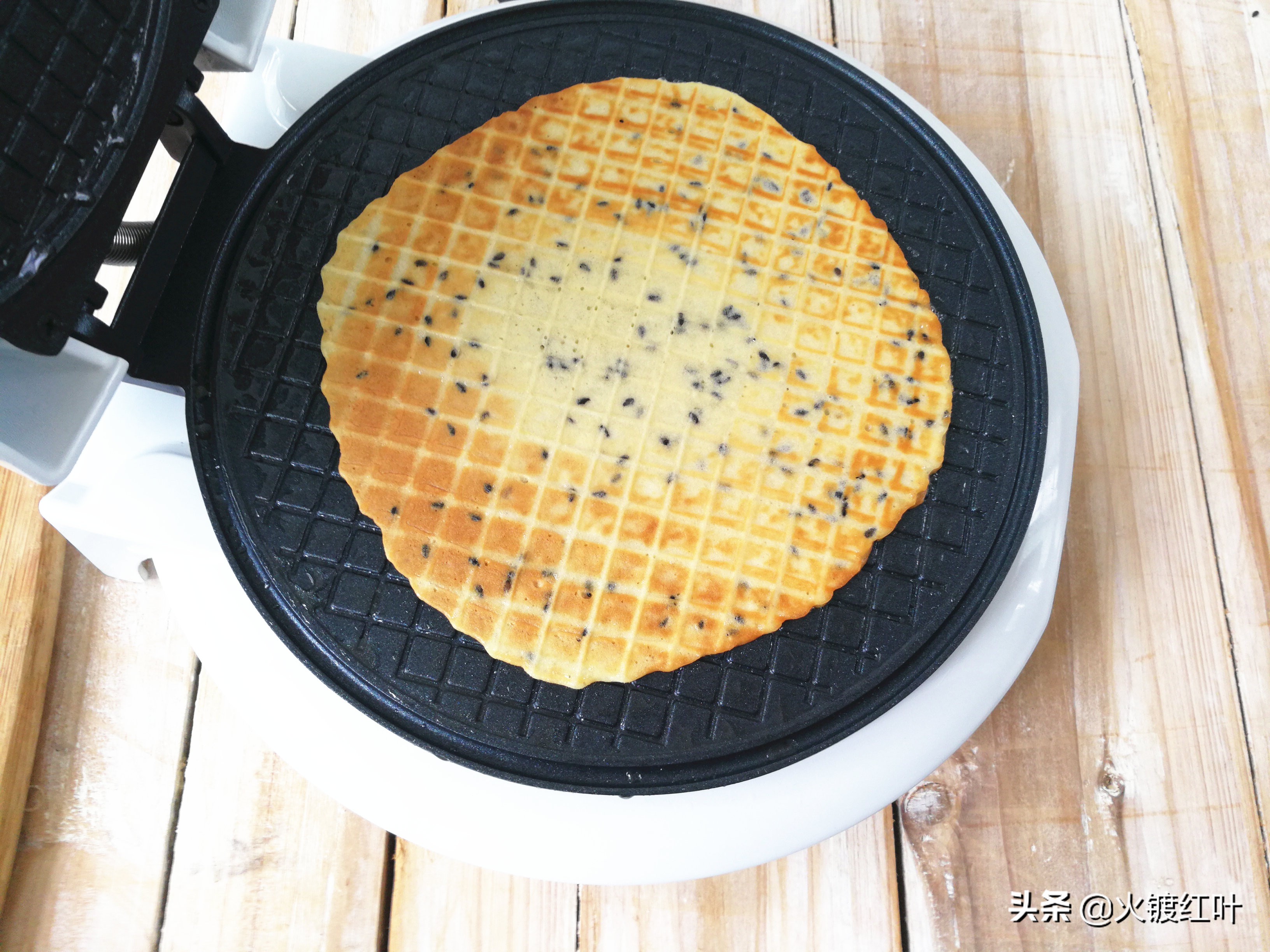 自己在家做蛋卷，香脆可口，碎屑也不舍得浪费，满足感爆棚