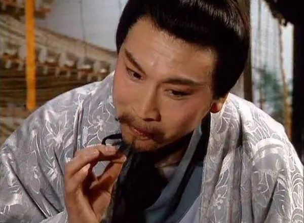 你真的读懂了杨修之死吗因其爱耍小聪明其实有更深的政治逻辑