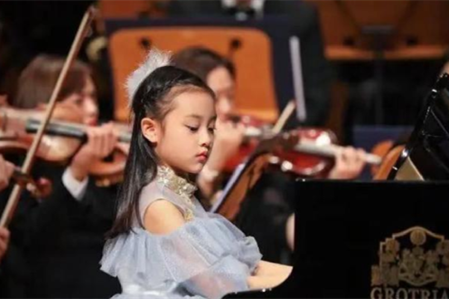 《爸爸回來了》8年後，甜馨暴風式成長，父母離婚沒耽誤她變優秀