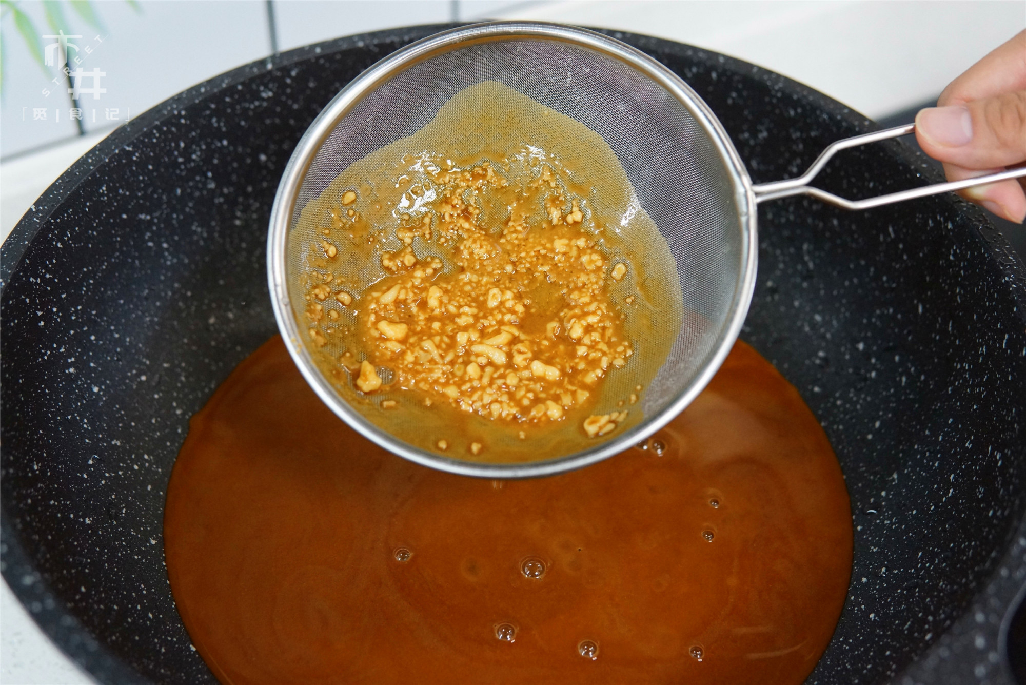 黄豆酱番茄酱靠边站，这酱2块钱做一碗，吃烤鸭离不开，蘸啥都香