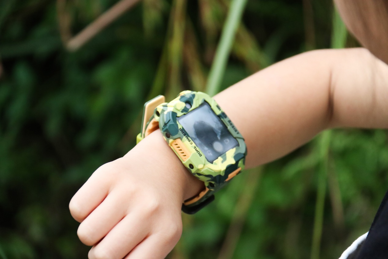 儿童电话手表两大巅峰力作比拼？王者之师，火力全开