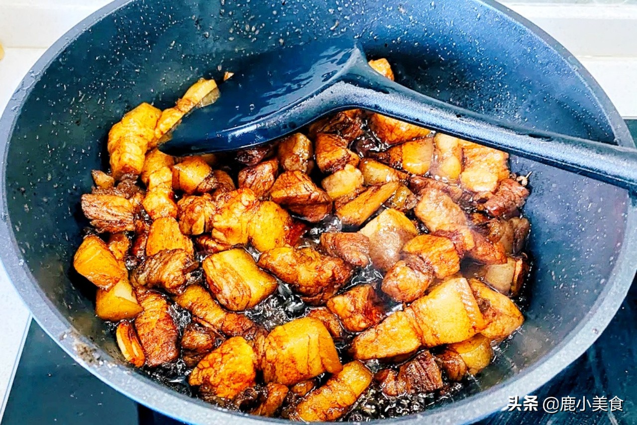 我家红烧肉从来不焯水，用3个步骤代替，红烧肉酱香软嫩，无腥味