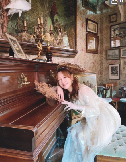 一想到她和胡歌，始终意难平