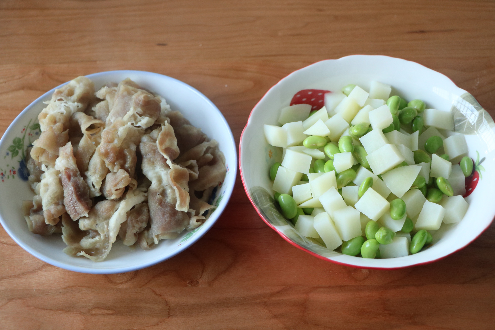 入冬必備的懶人飯，有肉有菜，省時省力，濃濃的湯汁拌米飯，太香