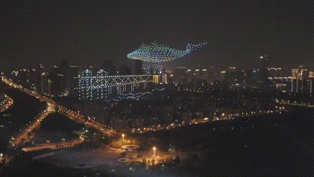 大風寰宇1000臺無人機照亮武漢夜空，燃爆了