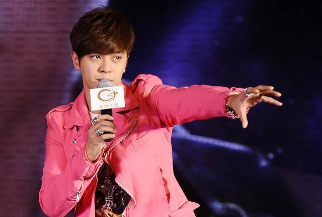 罗志祥被诉渣男背后：代言蒙牛一天被撤，欧莱