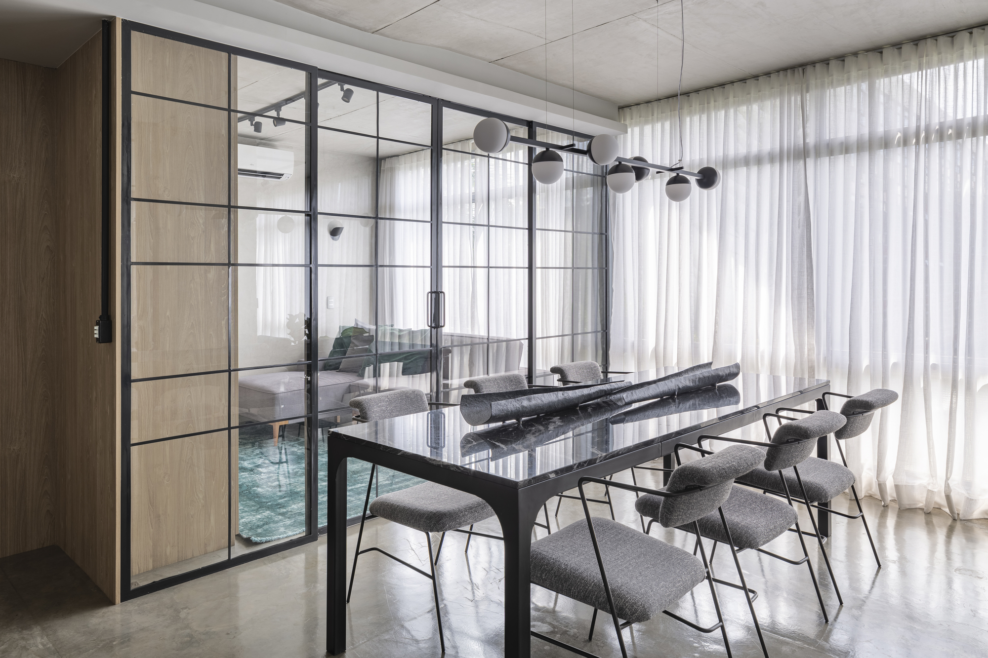 巴西利亚温暖明亮的水泥公寓，120m²三居改一居，向现代主义致敬