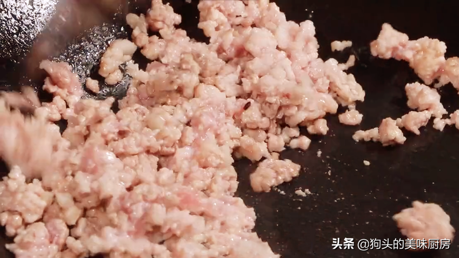 乾煸豆角有人焯水或直接炒，怪不得不好吃，教你一招，鹹香又入味