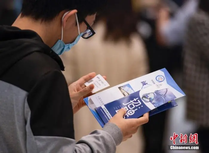 试用期、社保……毕业季,法律“小白”如何签合同?