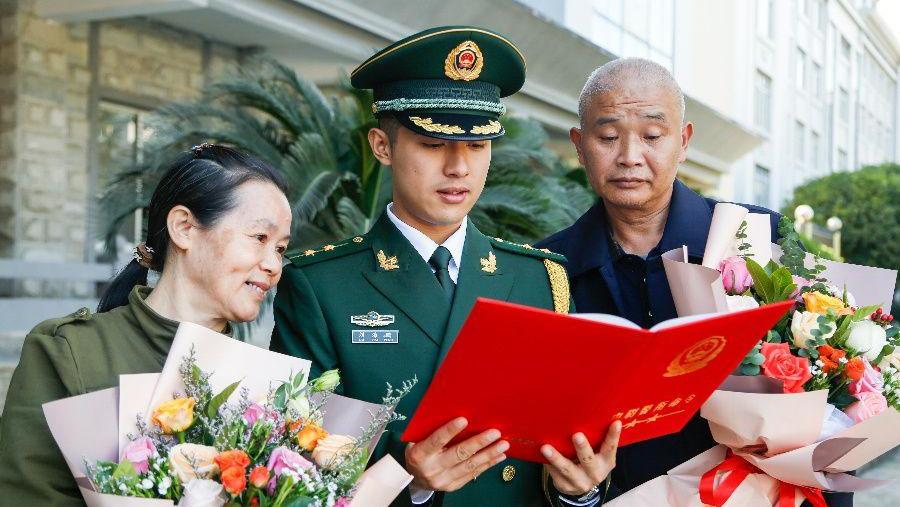 1993年有几位将军晋升上将，他们担任什么职务，