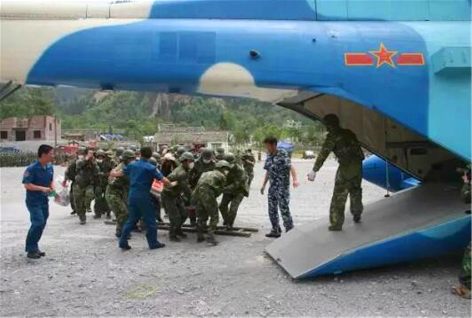 汶川大地震：全国救援直升机仅有80架，如今数量大增都是血的教训