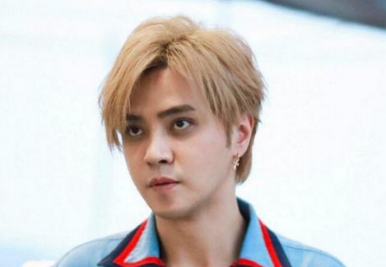 罗志祥被多档节目除名，周扬青开心秀美照，二