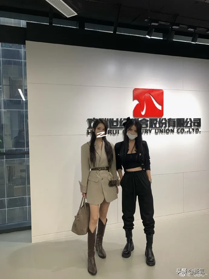 顶流女网红为送男友出道开娱乐公司,这就是富婆的快乐?