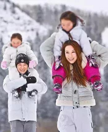 杨丽萍无儿无女，徐子淇8年生4胎，同为女人命运大不同