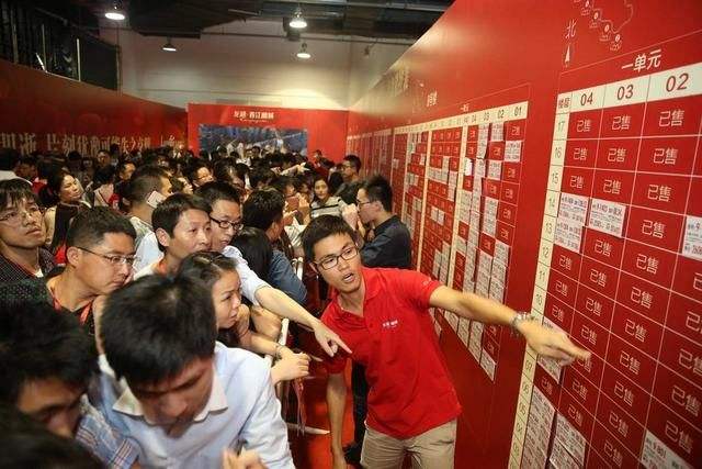 50万现金，2021年该买房还是存银行？马云、董明