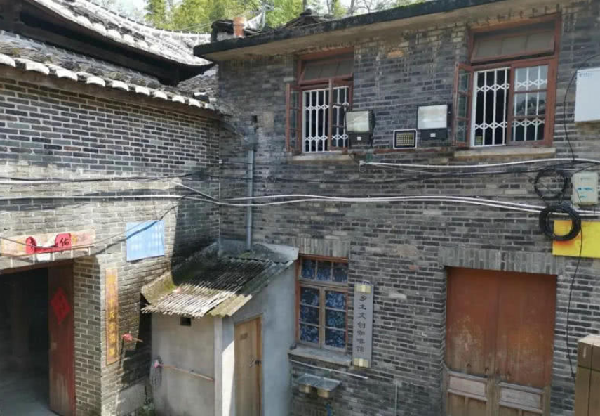 起底“金融巨鳄”家族财富：资本铁链错综复杂