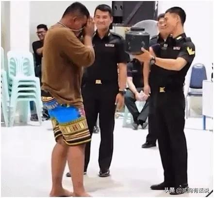 比电影还要精彩的泰国征兵现场