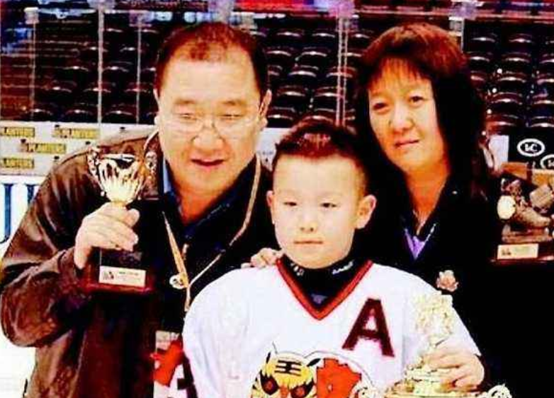 英达老婆梁欢照片 51岁梁欢身材发福走样，远不如大7岁宋丹丹气质佳